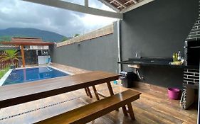 Casa espaçosa com piscina em Ubatuba